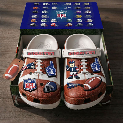 PREMIUM NFL X NE CLOGS WITH CHARMS NDT NHM